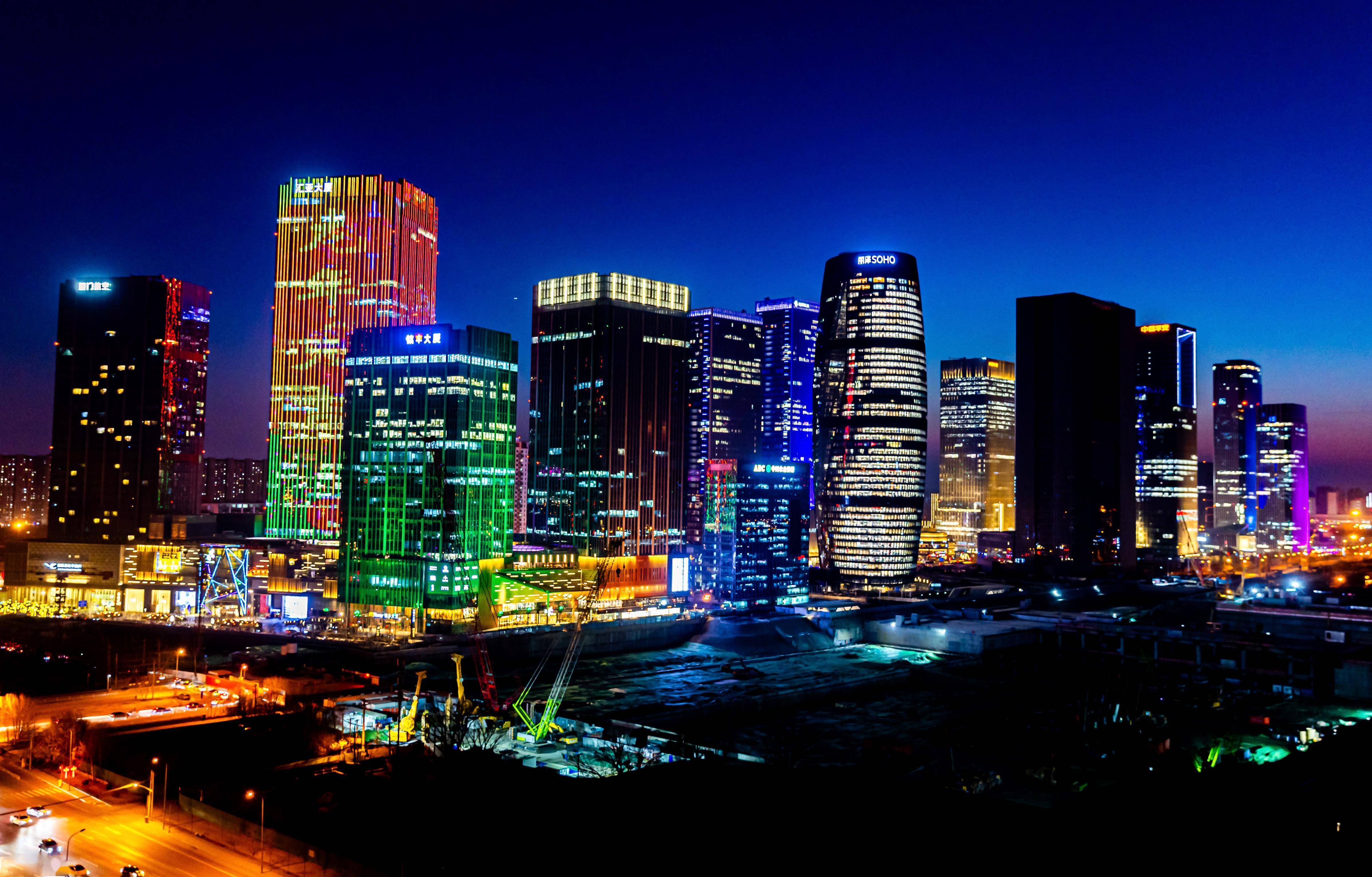 京城年味:丽泽商务区上演灯光秀