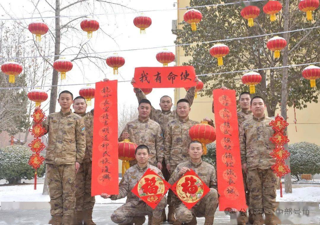 中部战区"战"味春联:龙行龘龘迎新,墨染春联送福!