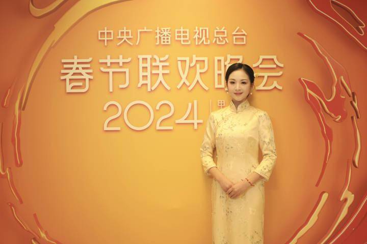 "邱莫言"何青青:看了我和陶慧敏老师的《采茶舞曲》,春晚找到我_表演