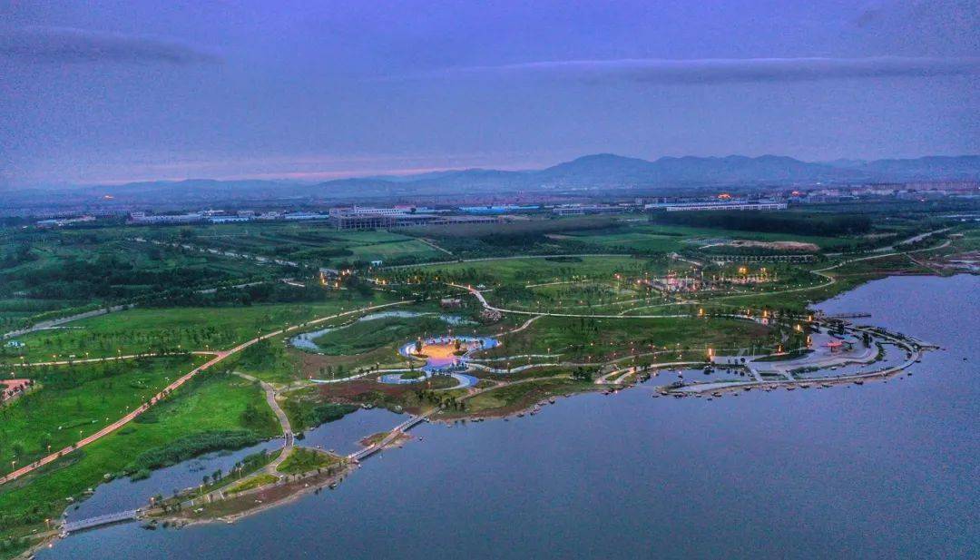 在中国海岸线aaaa级旅游度假区中,靠海边的仅有三亚亚龙湾和乳山银滩
