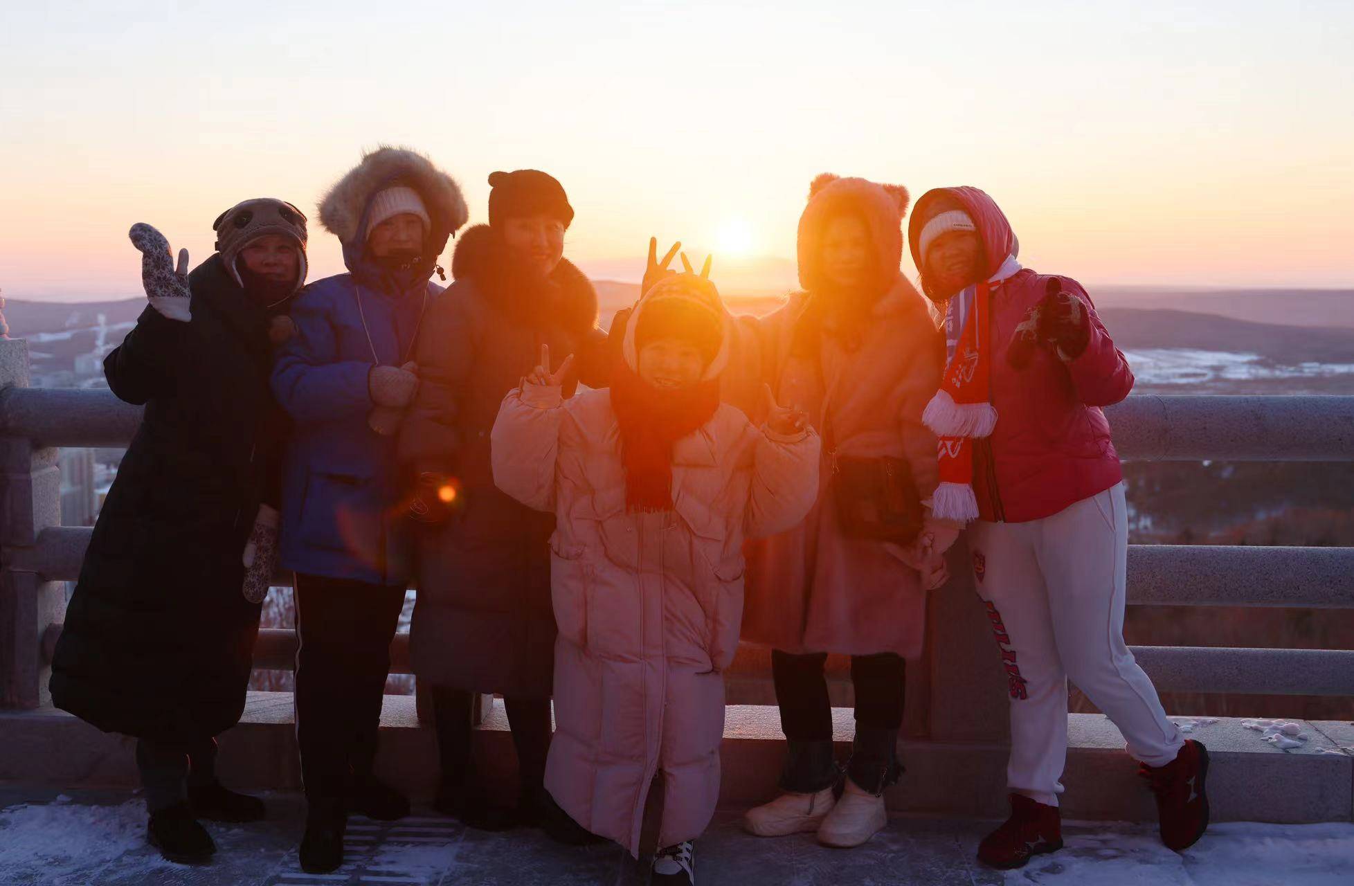 龙年,来龙江过大年——中国东北角蒸腾冰雪"热"经济_游客_雪乡_尔滨