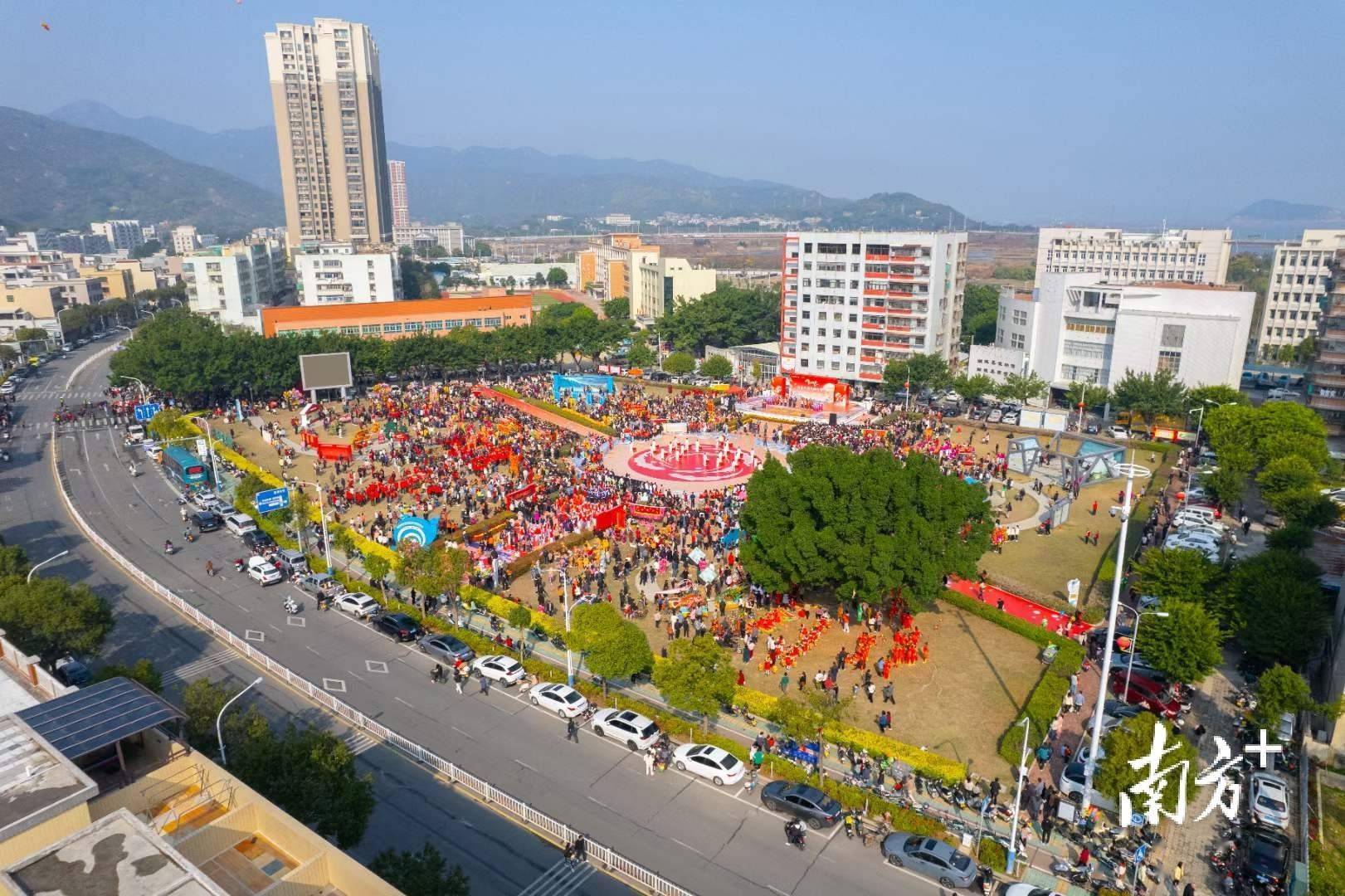 大年初一,南澳县迎春渔灯赛会好"闹热"_表演_海岛_文化广场