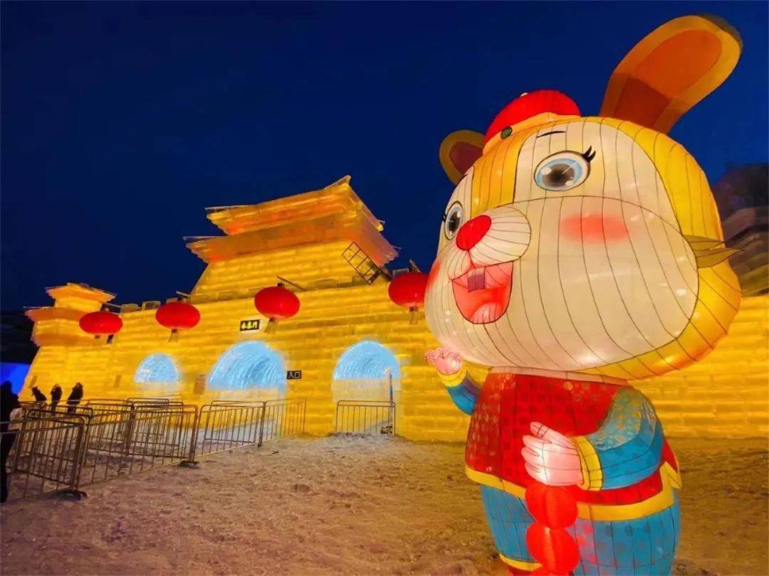 地 点:大同市魏都水世界时 间:2024年2月1日—2月24日魏都冰雪大世界