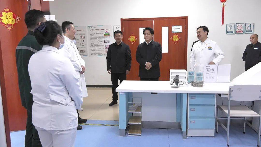 黄会安看望慰问春节期间坚守岗位的一线干部职工_工作