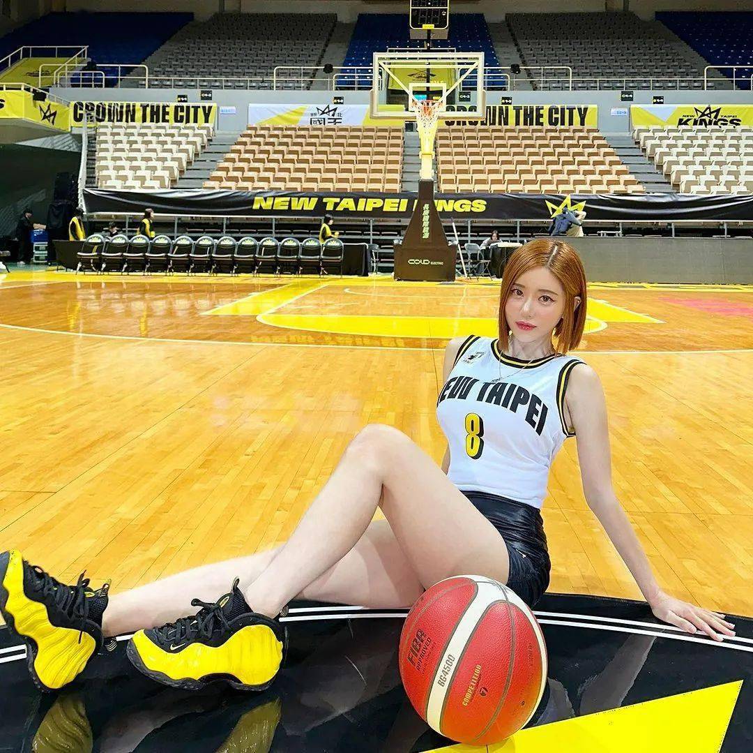 众所周知 soda 日常工作状态是一名「空气打碟」的