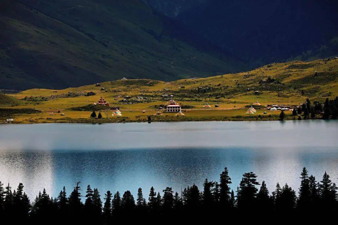 剪子弯山隧道,驶过美丽的卡子拉山(垭口海拔4718米),再穿越理塘遂道