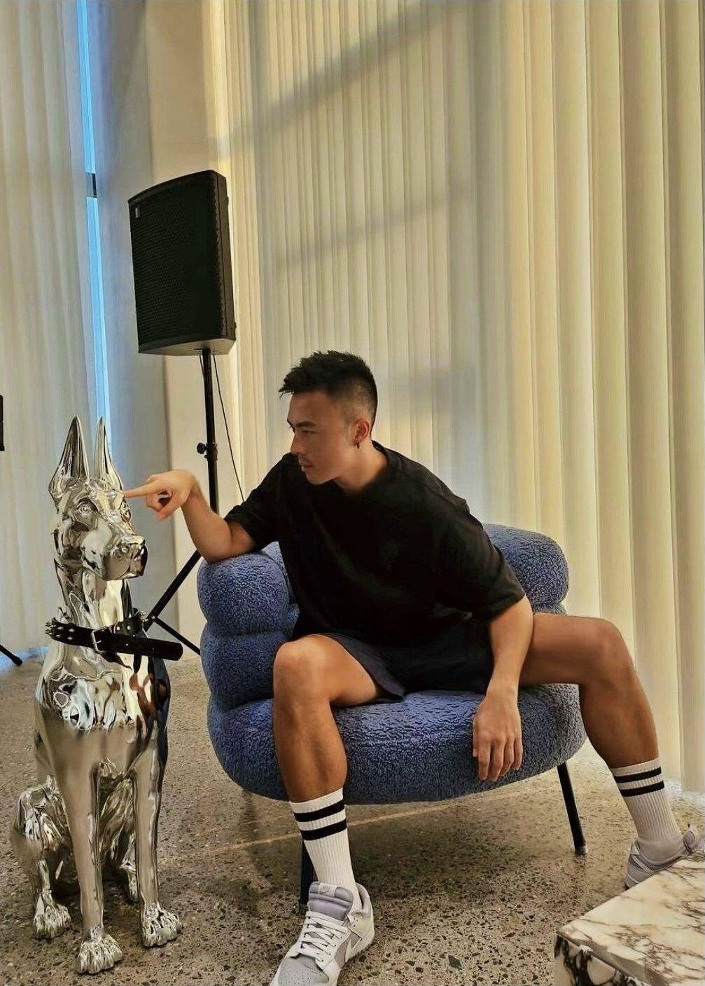 继高海宁道歉风波后,又一《新闻女王》演员因梅西事件引争议_姚宏远