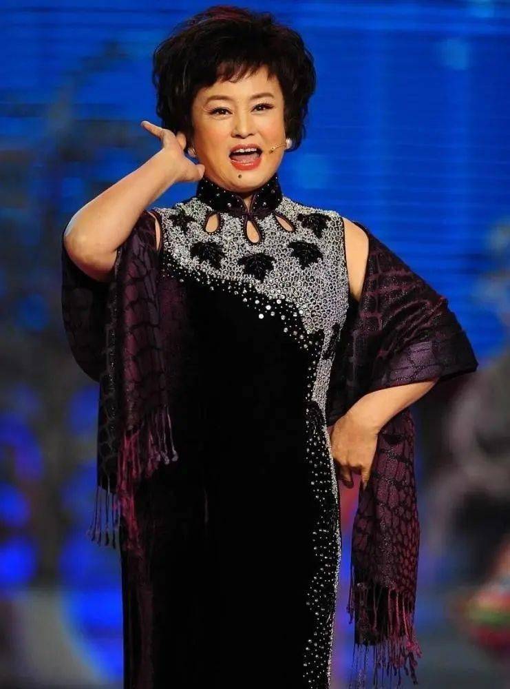 她是国家一级演员,会31种语言,晚年儿子成为她的骄傲_朱明瑛_王明琦