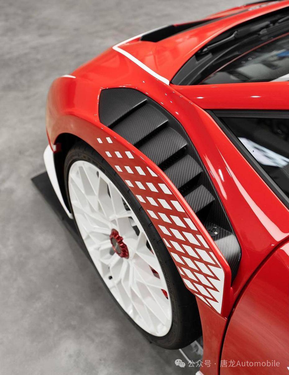 【红色跑车】令人心驰神往的超级跑车rosso mars huracan sto_搜狐