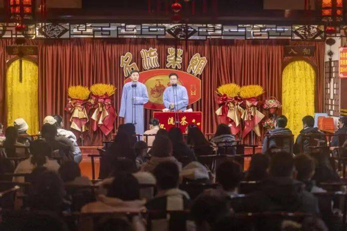 春节黄金周期间,位于南开区的各相声茶馆均是客满座满,笑声不断,独具