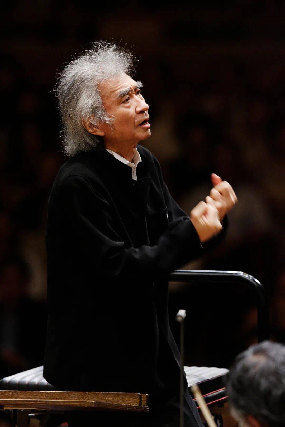 自述"半个中国人"的世界传奇指挥家小泽征尔去世,享年88岁,与中国结下