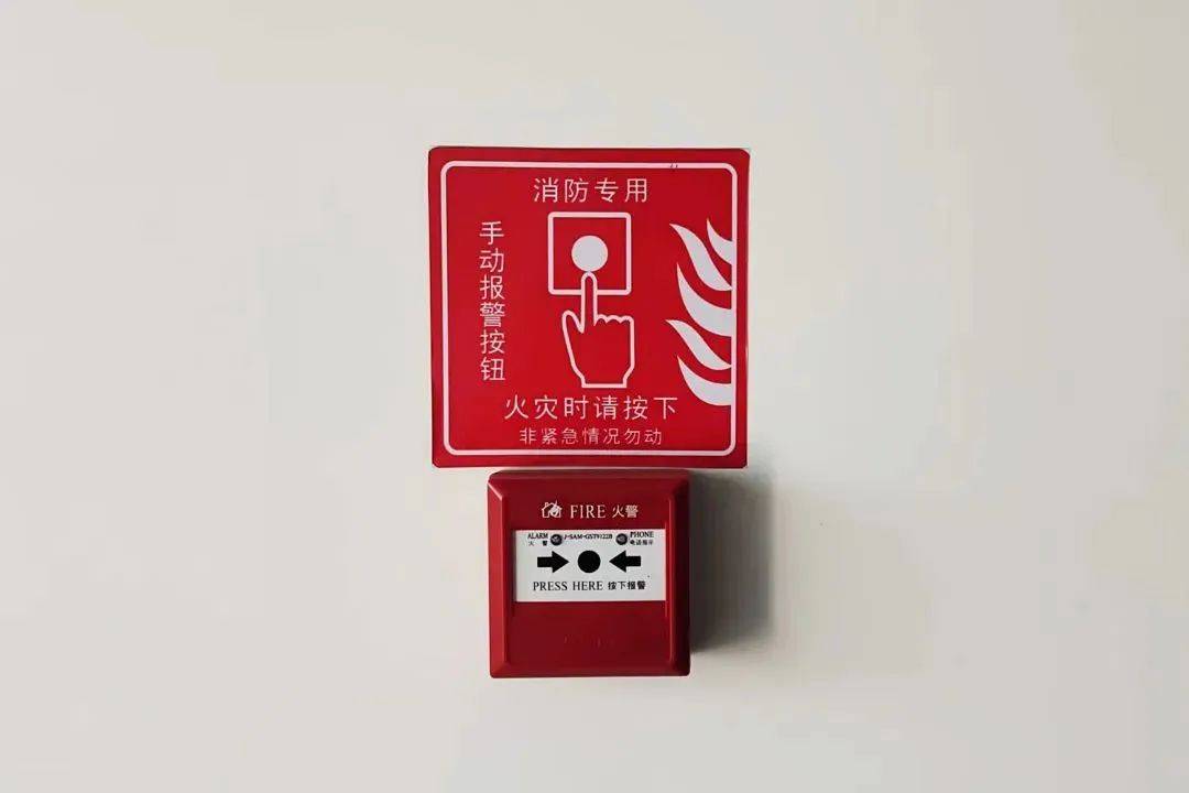 手动报警按钮3使用方法:打开箱门取出水带→水带一头无缝连接消防栓