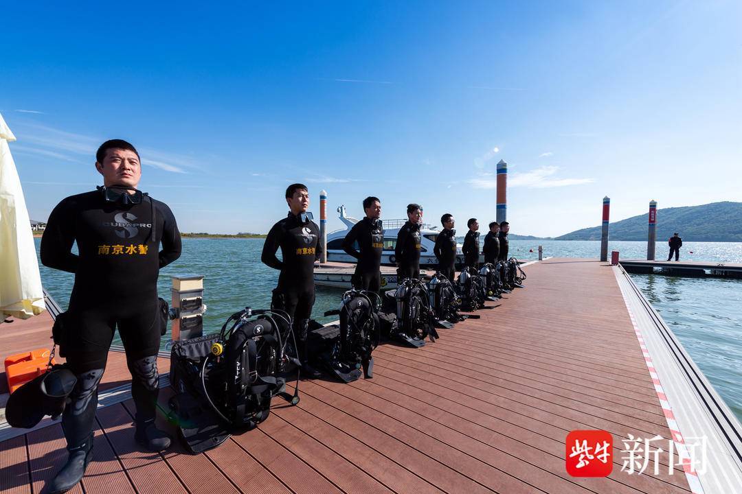 【新春走基层│视频】近距离观看南京水警实训:顶着刺骨的水,练就最强