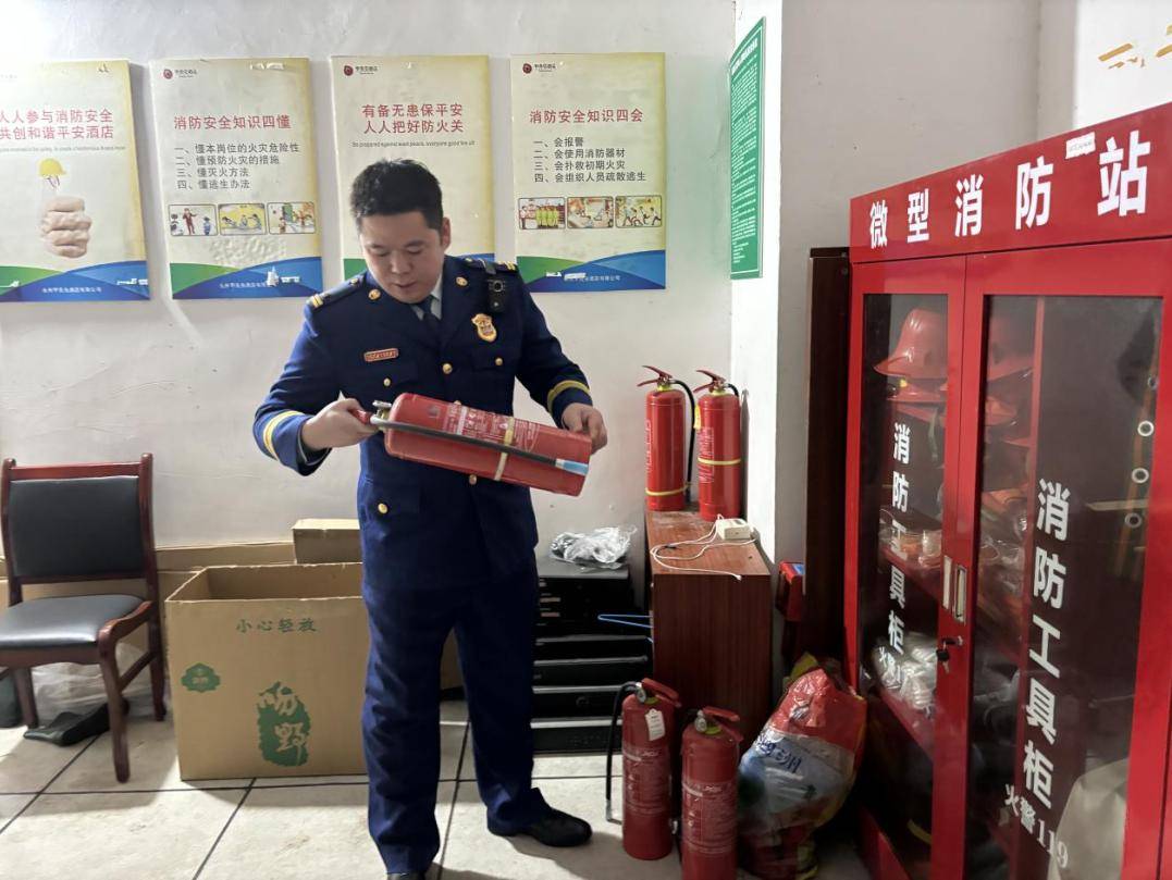 祁阳市2月6日,新田县飞马路消防救援站深入辖区中医院,龙泉加油站开展