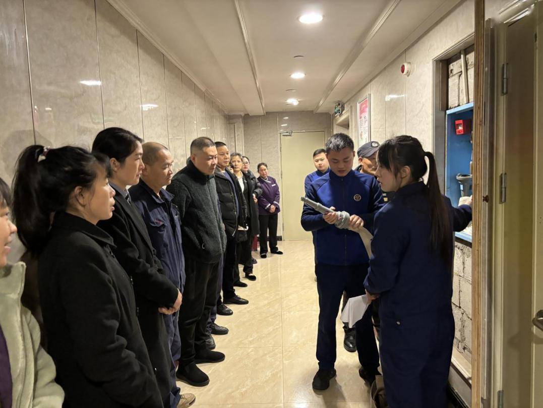 祁阳市2月6日,新田县飞马路消防救援站深入辖区中医院,龙泉加油站开展