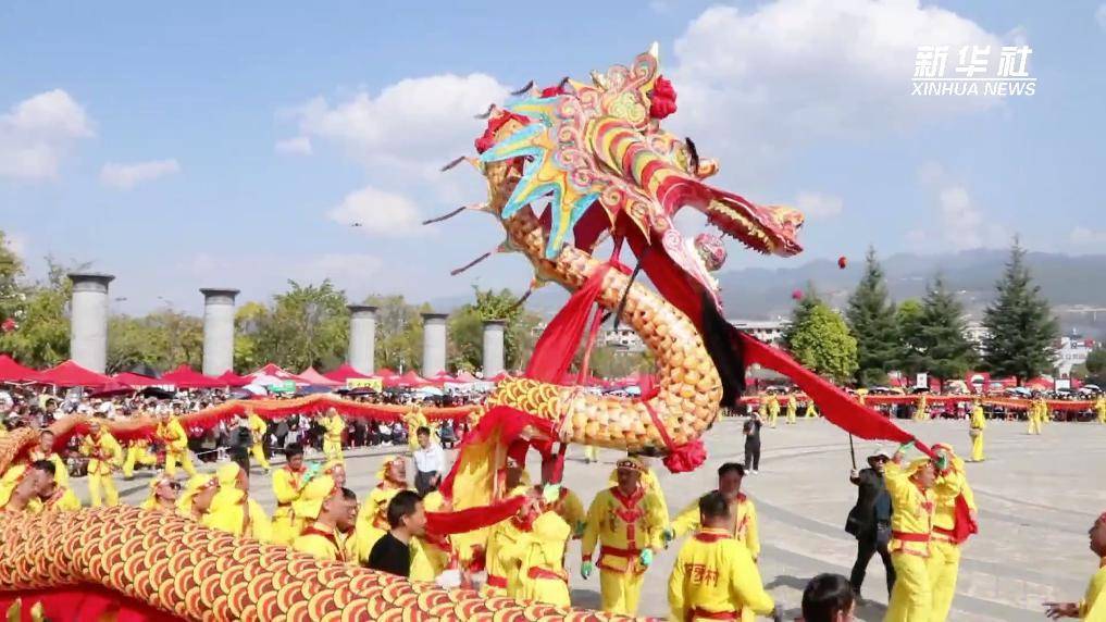 龙飞凤舞烟花图片