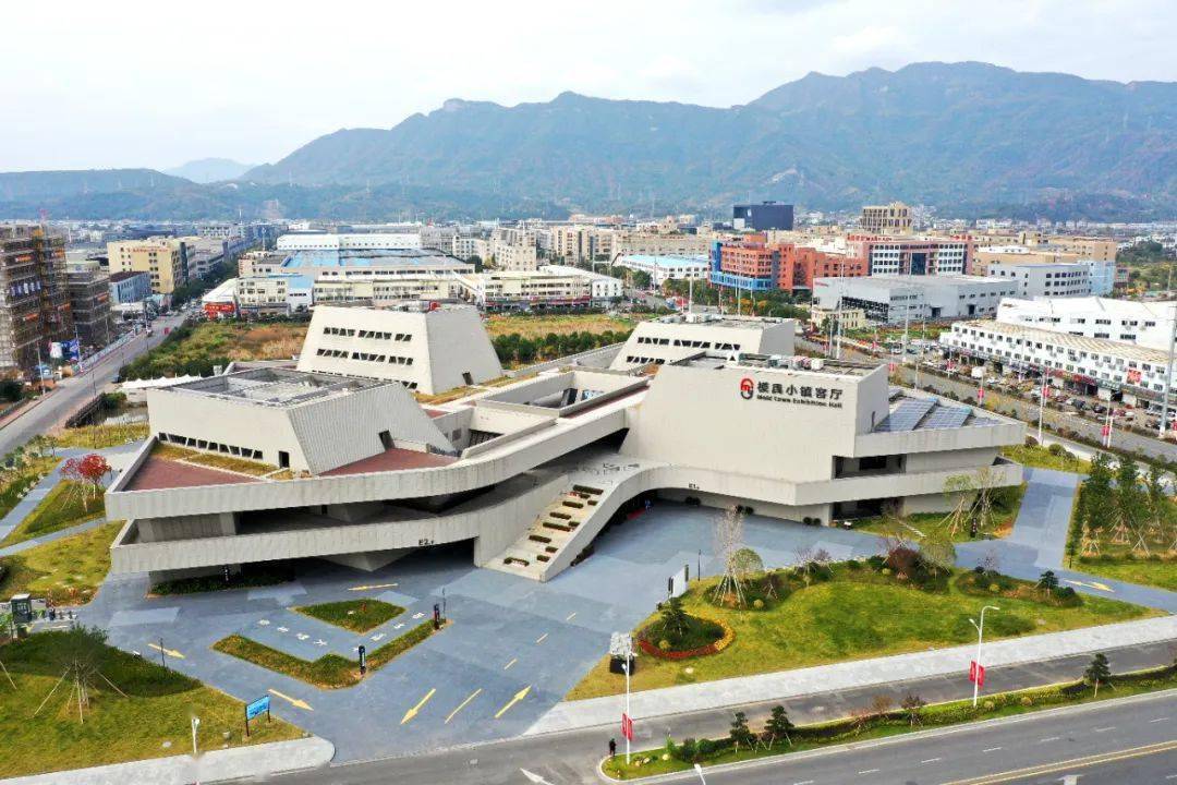 下午我们去解锁位于新前街道新江路的黄岩智能模具小镇内的黄岩模具