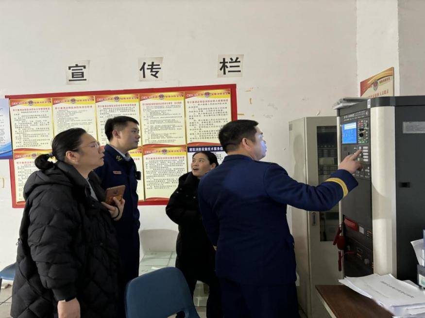 祁阳市2月6日,新田县飞马路消防救援站深入辖区中医院,龙泉加油站开展