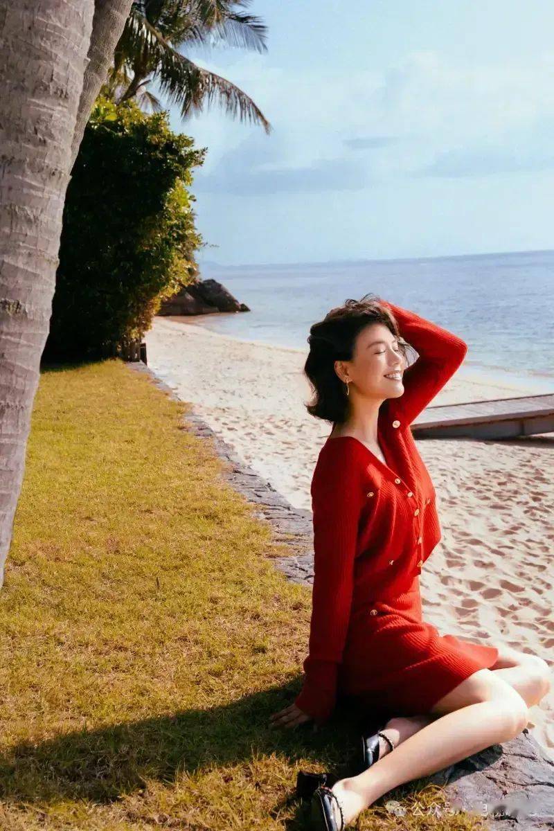 马思纯晒新春海南度假随拍 面朝大海状态阳光惬意