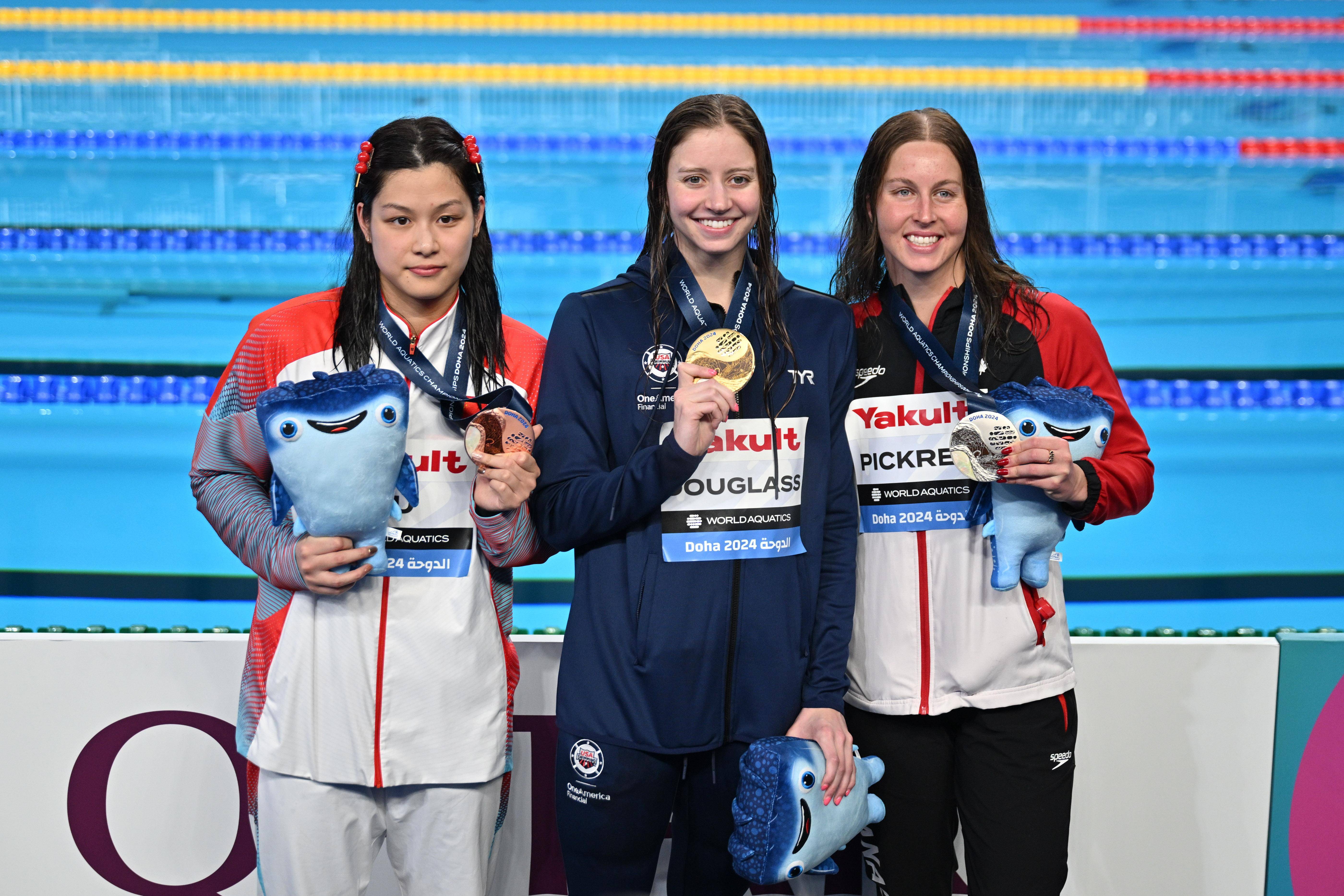 游泳世锦赛:余依婷获女子200米个人混合泳季军_选手_中国_新华社