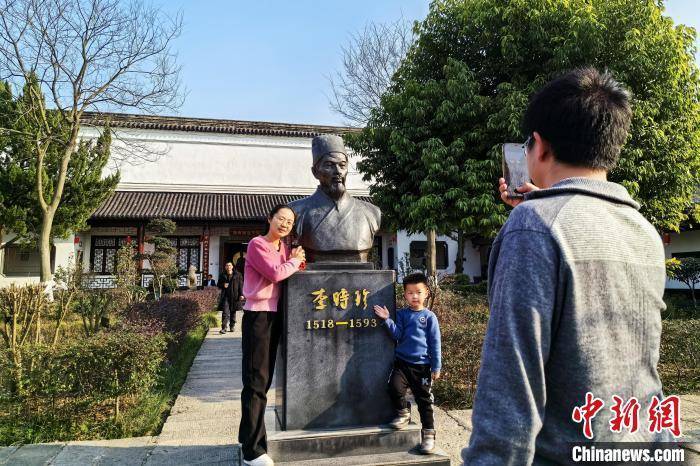 锦绣中国年|湖北蕲春:李时珍纪念馆游人如织_董晓斌