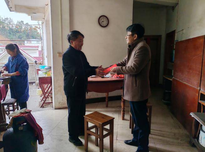 2月2日,县委常委,县纪委书记温斌前往寺下敬老院进行走访慰问同时检查