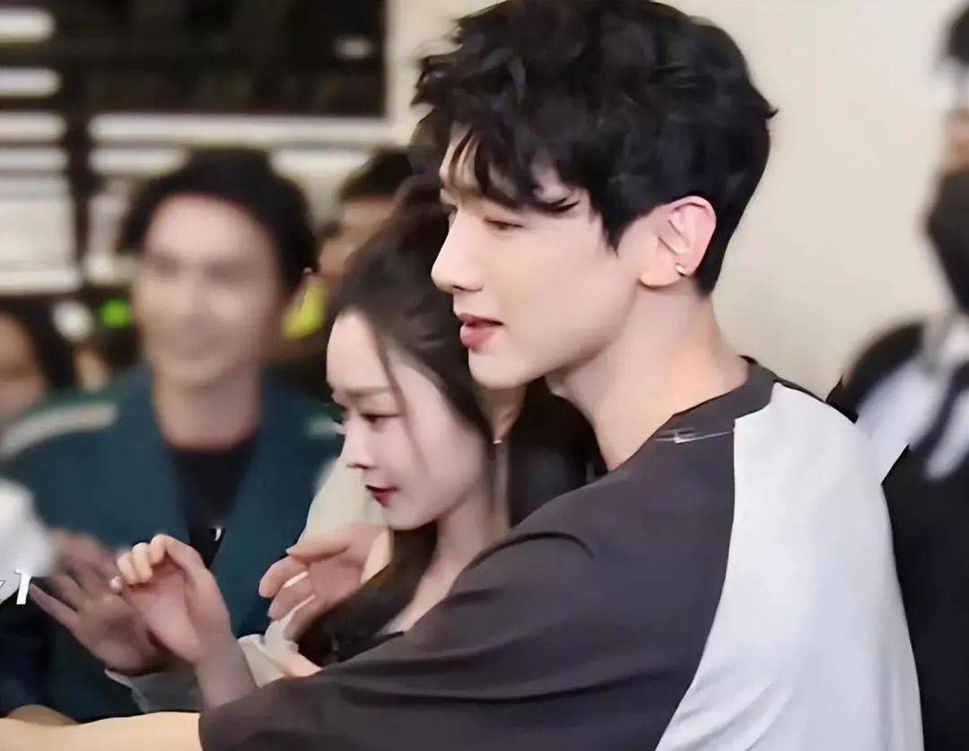 魏大勋_秦岚_恋情