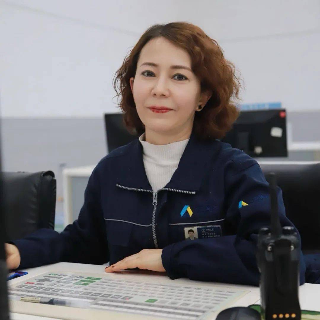 干燥微机工阿依古丽坚守在岗位(王全英 摄)走好巡检