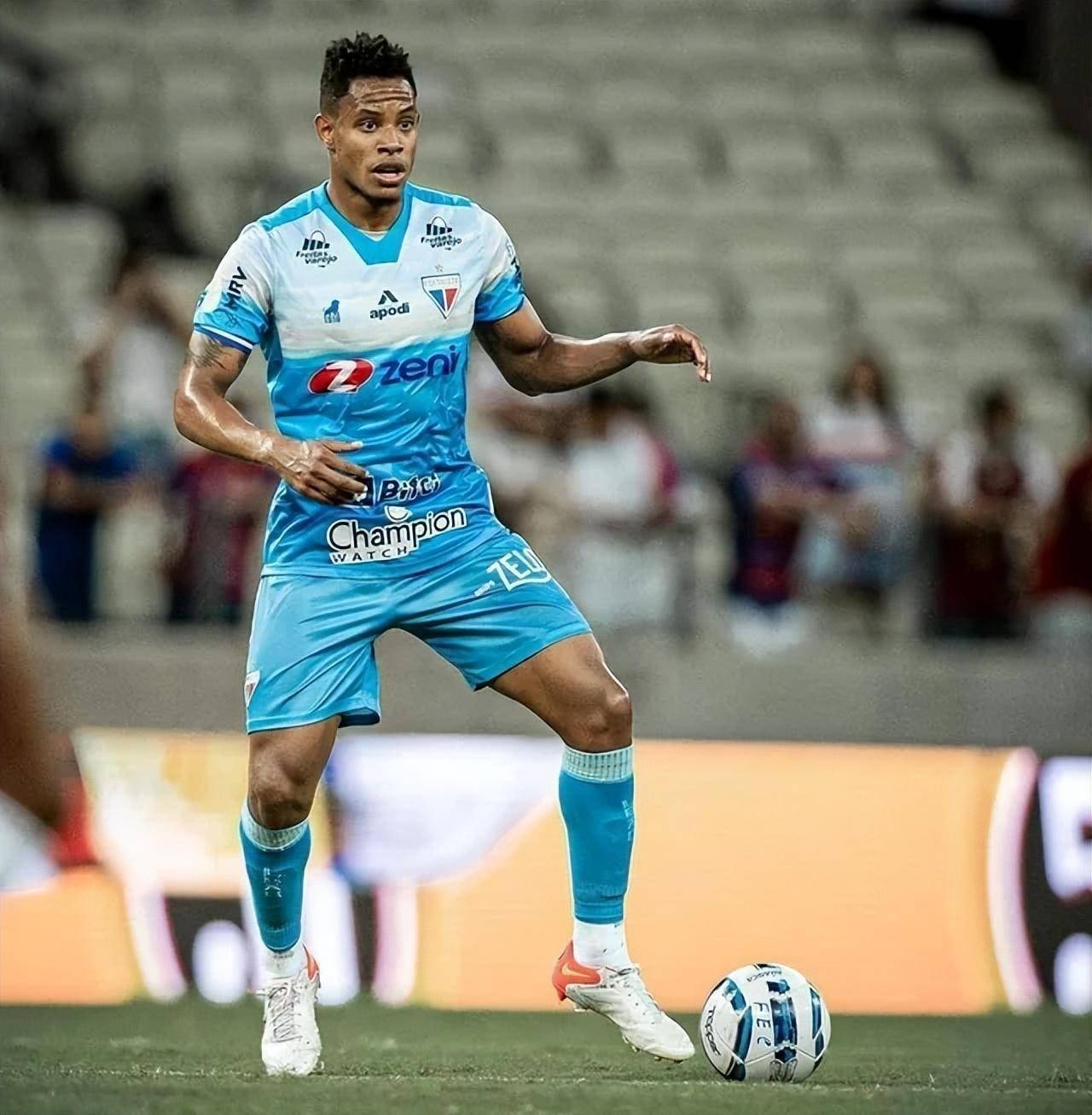 巴媒:上海海港为茹萨支付40万美元转会费,福塔莱萨分得75%_马修斯