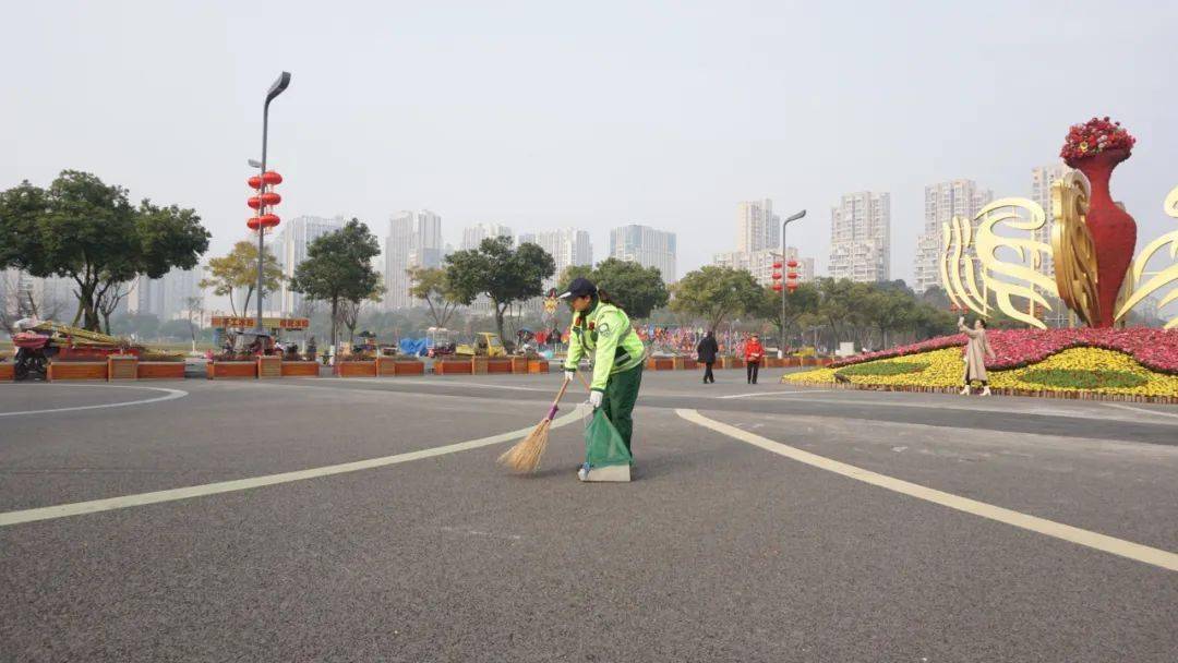 春节我在岗丨环卫工:春节在岗12年 让环境整洁如常_邹娟_工作_公园