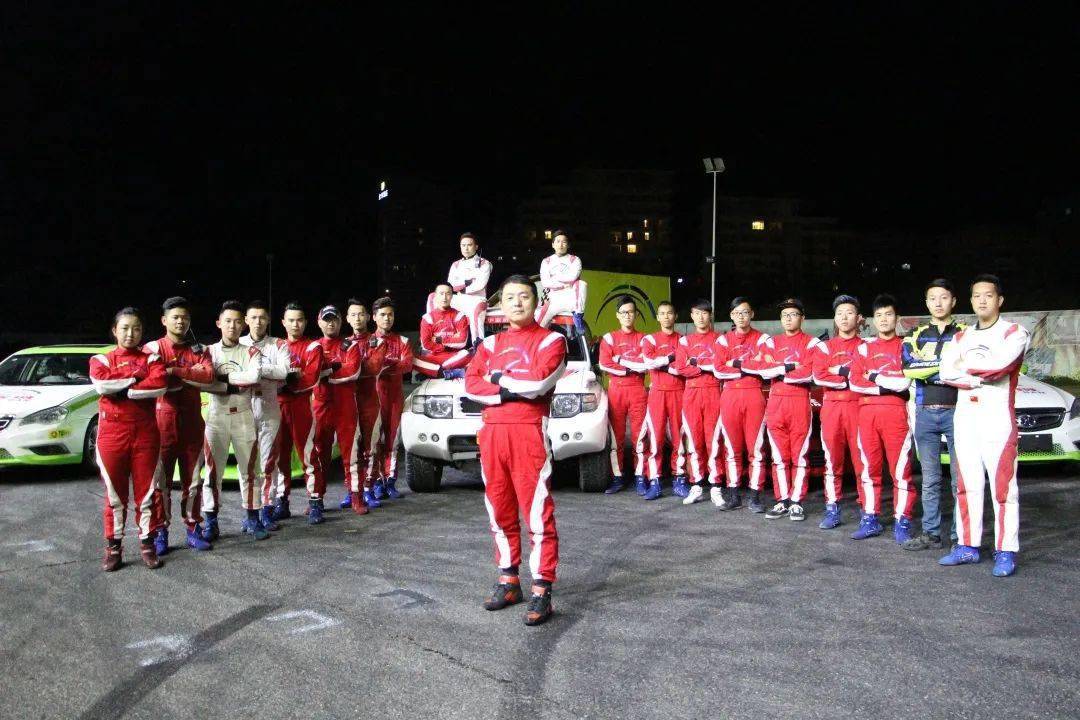 飞车特技表演,娱乐卡丁车…华家班赛车公园是一个会让大人们荷尔蒙