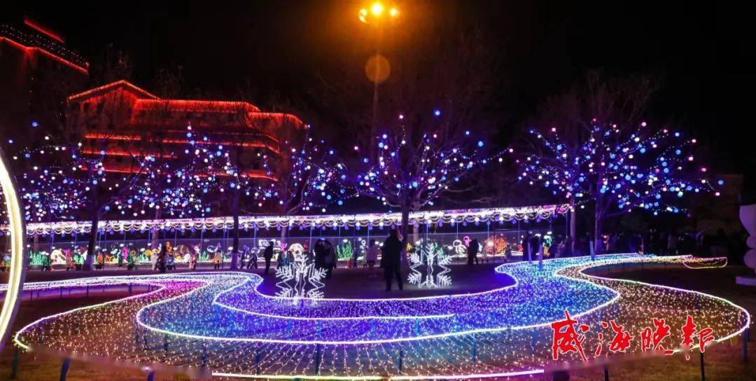 到威海过大年丨花灯璀璨夜 欢乐庆新春_广场_市民_邹女士