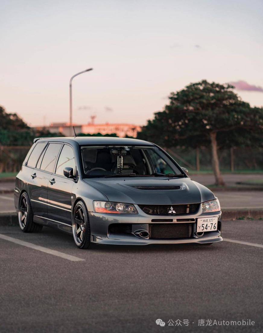 "最狂野的旅行车"evo wagon是一款备受车迷喜爱的jdm经典车型,它拥有