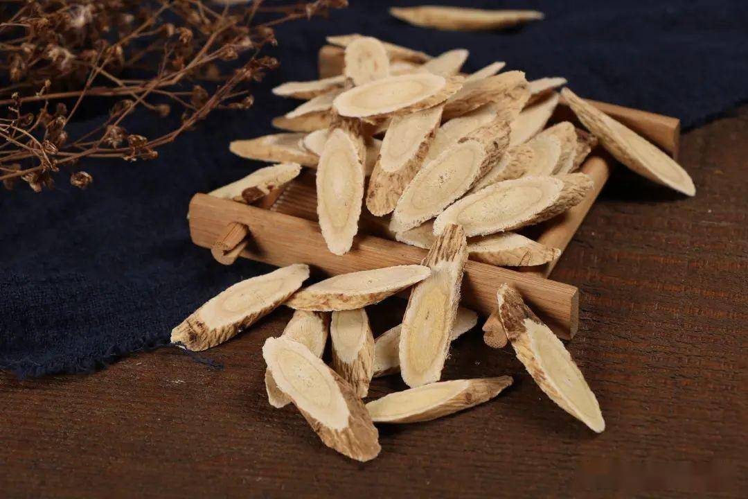 黄芪按:脑转移是晚期乳腺癌常见转移灶,预后较差.