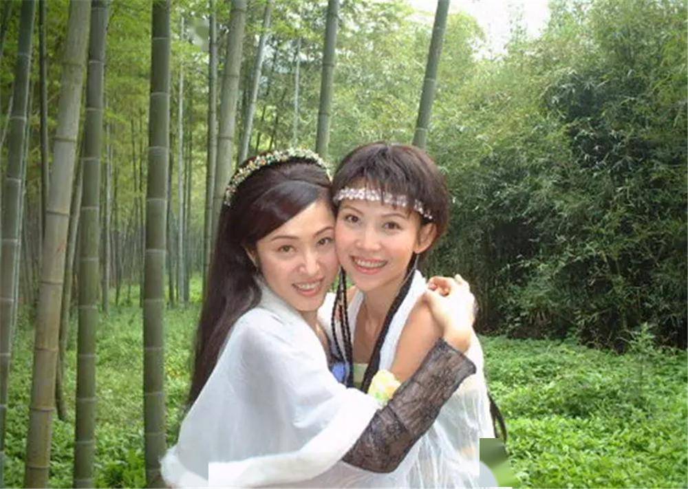 这期间,童氏三兄弟与豆豆(蔡少芬 饰),尹天雪(陈法蓉 饰)之间的感情