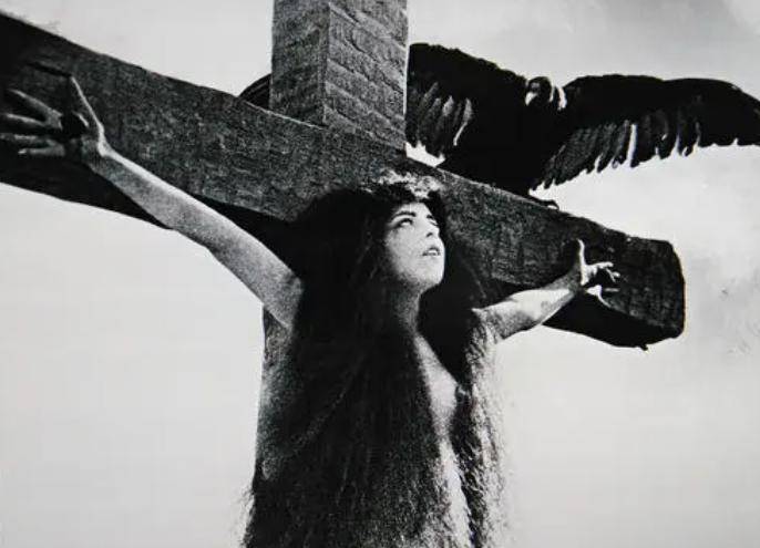 被钉的亚美尼亚女人高门一面训诫暴动分子,不伤害"有经人"【伊斯兰