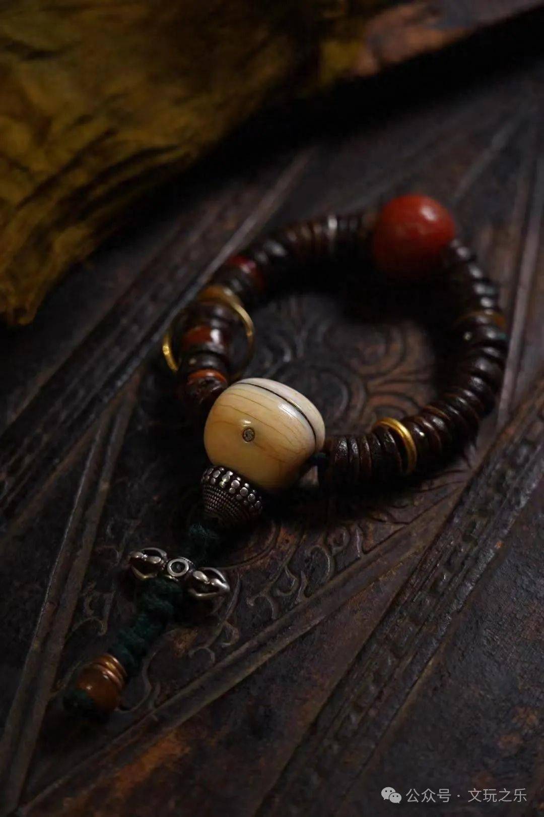 镶嵌宝石的人骨手串,旁门左道之美,纯粹的有信仰的文玩_嘎巴拉_精神