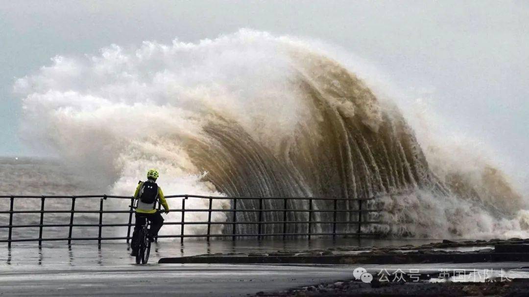 英国大范围暴雨预警,火车恐会延误