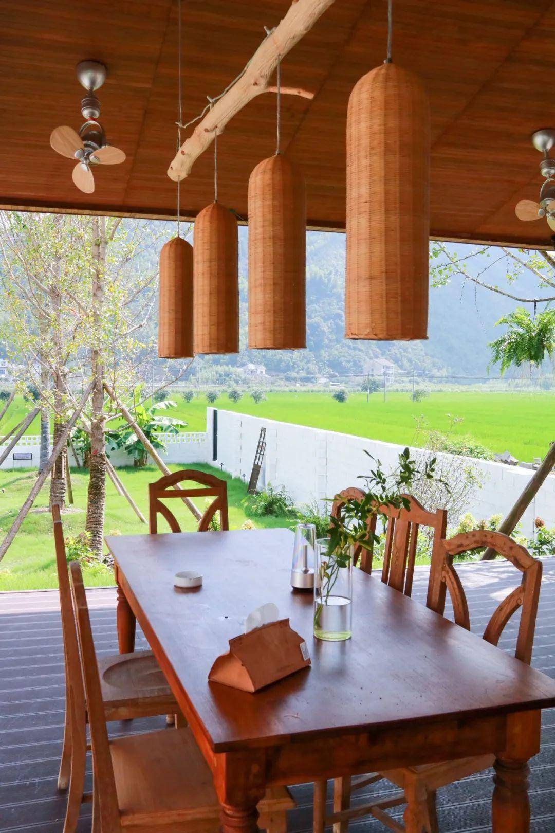 睡进桐庐罗旺斯风情野舍民宿,私藏浪漫稻田泳池丨planb·青丘山野