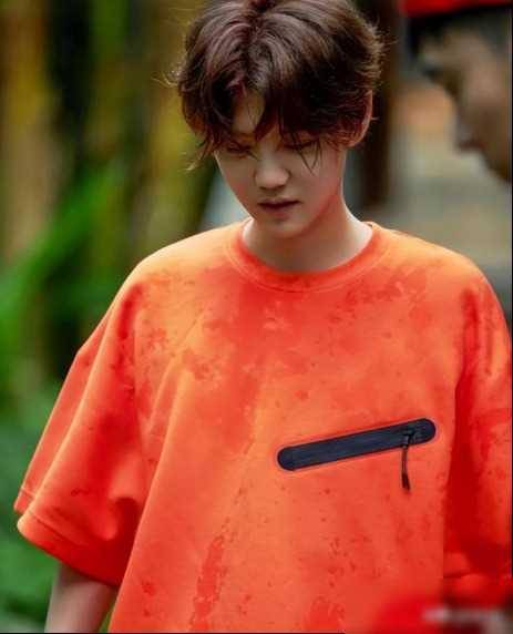 这一次33岁的鹿晗又给娱乐圈男偶像韩寒上了一课_明星_事业_男人