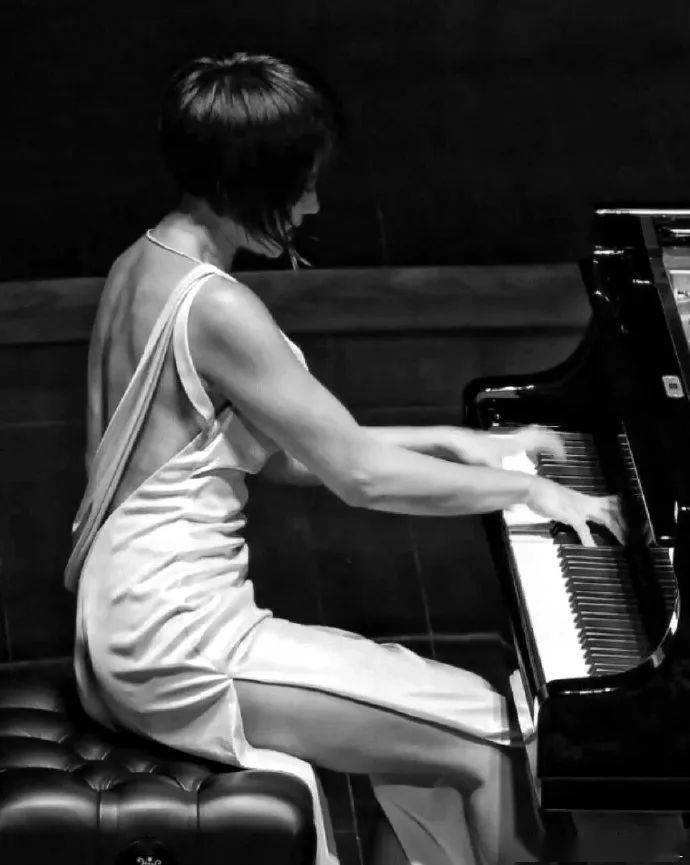 中国"钢琴魔女"斩获格莱美,狠狠打脸争议:谁敢再说我!