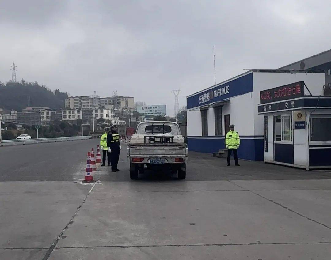 贵阳这些高速路段车多车缓_返程_方向_车流