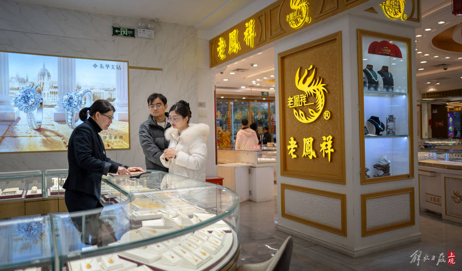 新春佳节买黄金,上海城隍庙人气旺_品牌_锦城_珠宝