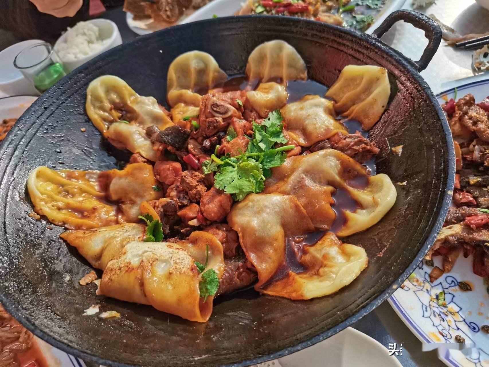 第六道是地锅鸡,也是徐州的特色菜.