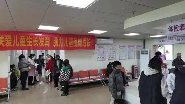 还特别邀请了泉州市妇幼保健院黄柏青主任医师为儿童的生长发育进行