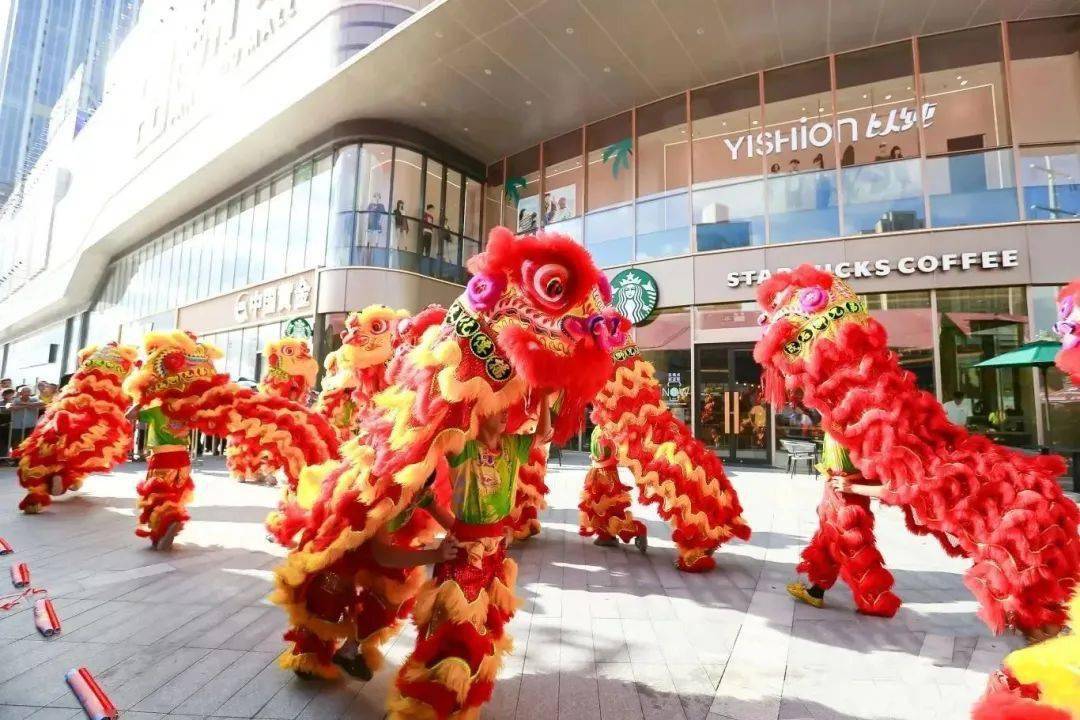 春节期间这个商场人气爆棚_潘州_广场