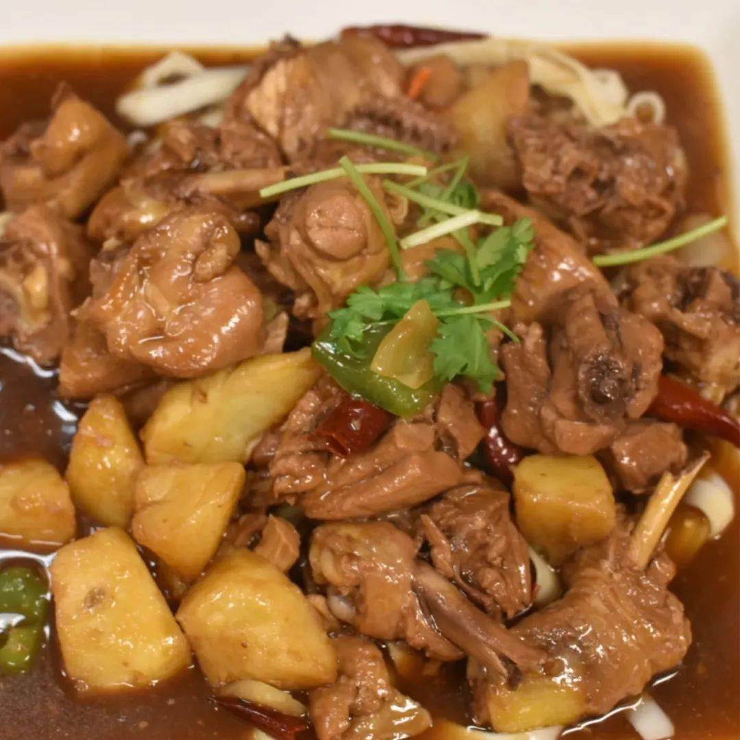 Ice Spice 的发疯日记，她真的可幽默哇​！想请她吃新疆大盘鸡！_搜狐网