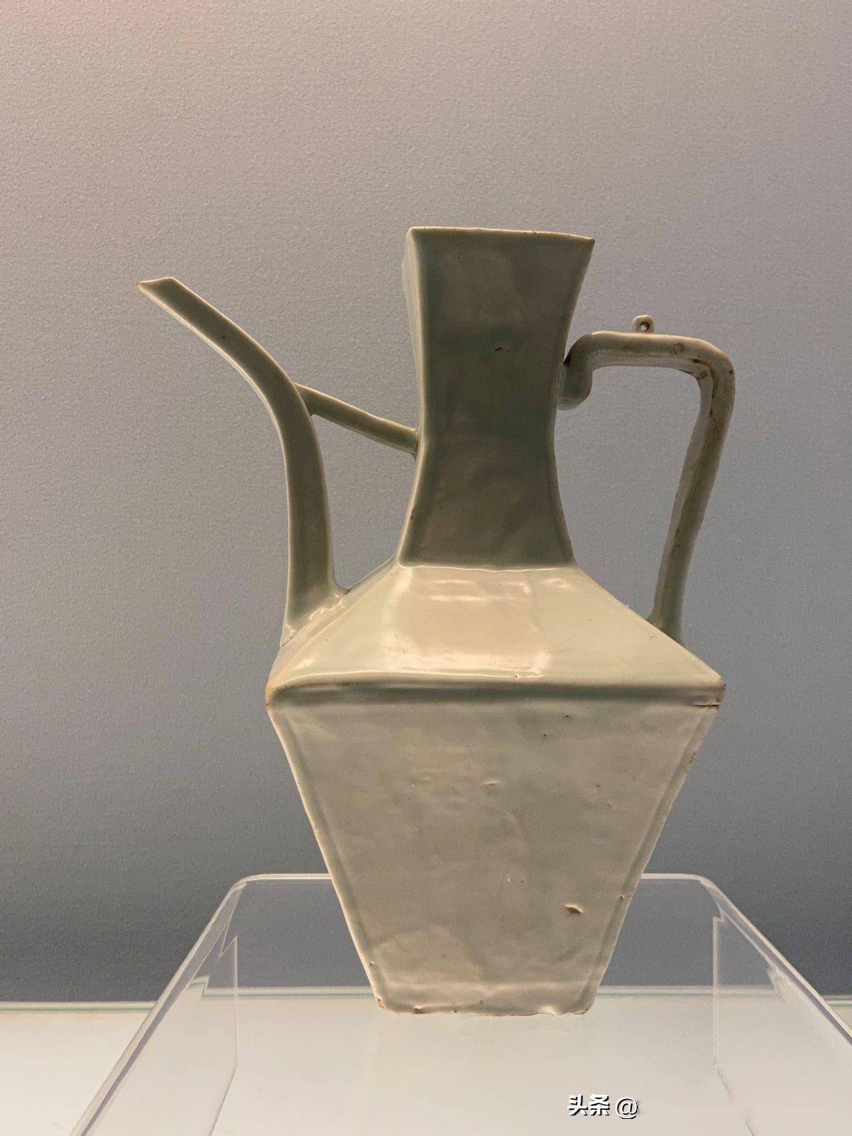 上博瓷器:宋元时期,景德镇正奔跑在成为瓷都的路上_浮梁_白釉_釉色