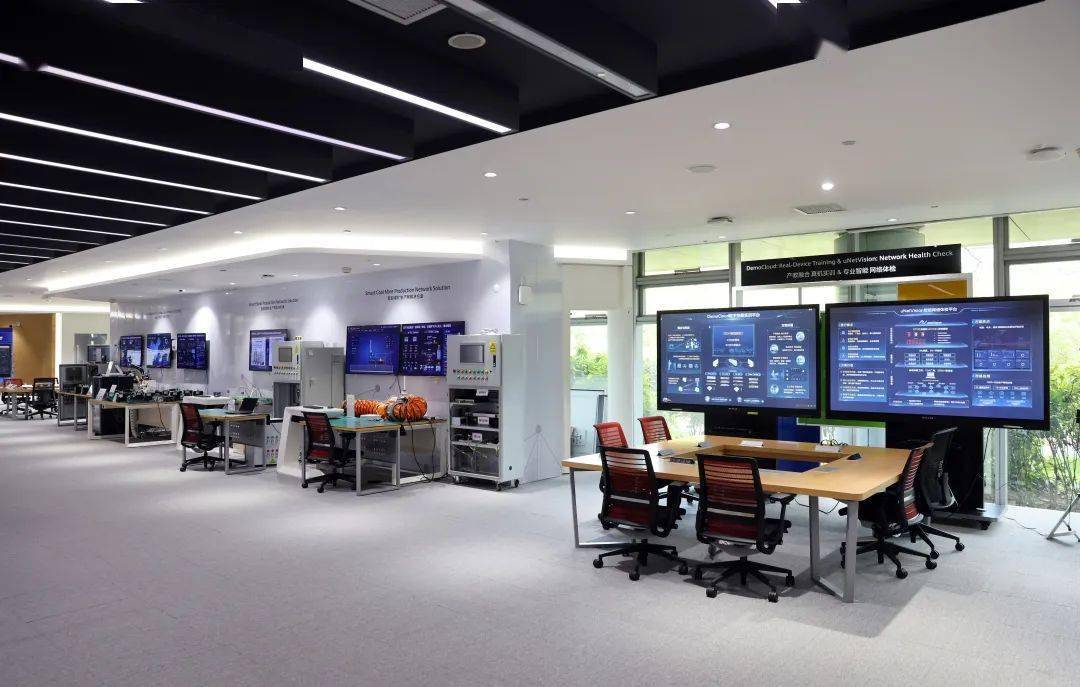 韩立明调研节后促就业和企业复工复产情况_服务_南京_产业