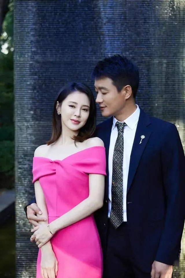 圈内"最强师生恋":让老师8年生3娃,结婚17年恩爱如初_佟大为_关悦